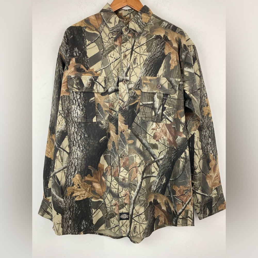 Vintage Dickies size Large Men’s Realtree Hardwoods Camo Button Down Shirt
